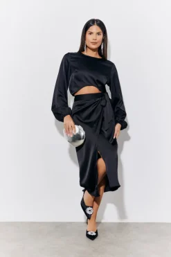 Curved Hem Satin Top|In the Style Clearance