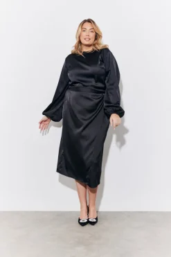 Curved Hem Satin Top|In the Style Clearance