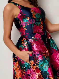 Sleeveless Floral Fit and Flare Midi Dress in Navy|CHI CHI LONDON Hot