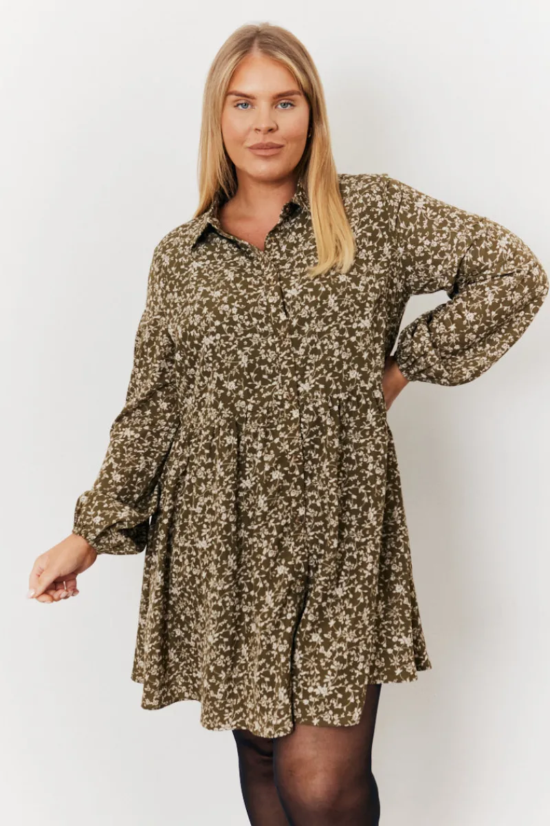 Floral Print Button Through Tiered Smock Dress|In the Style Best