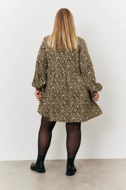 Floral Print Button Through Tiered Smock Dress|In the Style Best