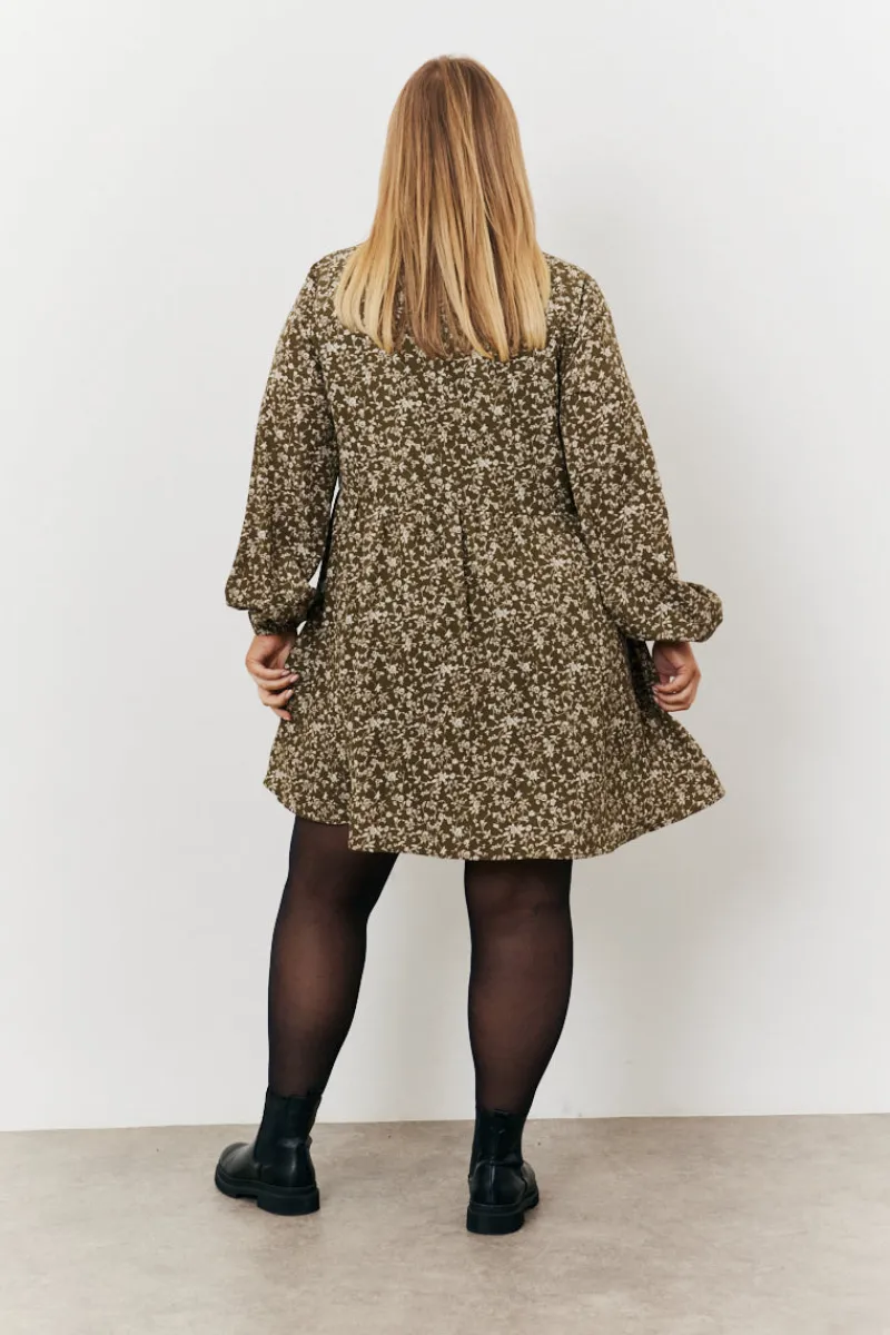 Floral Print Button Through Tiered Smock Dress|In the Style Best