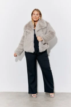 Oversized Collared Faux Fur Coat|In the Style Hot