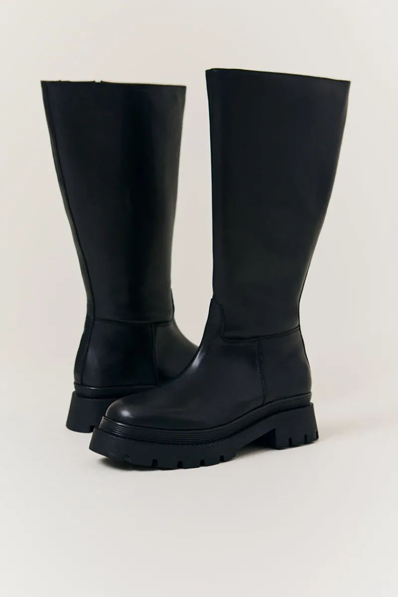 Jess Chunky Heeled High Leg Boot|In the Style