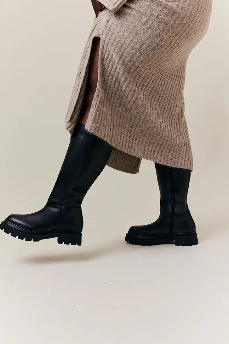 Jess Chunky Heeled High Leg Boot|In the Style