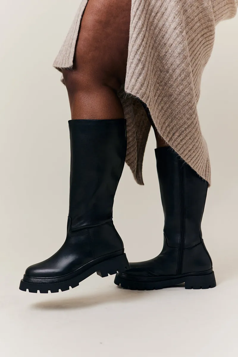 Jess Chunky Heeled High Leg Boot|In the Style