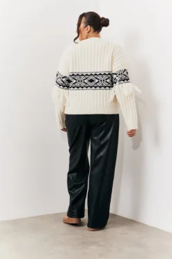 Leather Look Pintuck Detail Trousers|In the Style Hot