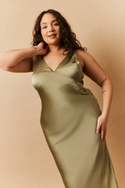 Satin Twist Back Maxi Dress|In The Style Hot