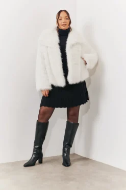 Oversized Collared Faux Fur Coat|In the Style Discount