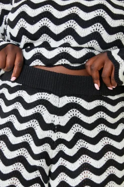 Recycled Stripe Chevron Co Ord Shorts|In the Style Online