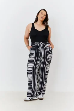 Ribbed Sweetheart Neckline Bodysuit|In The Style Outlet