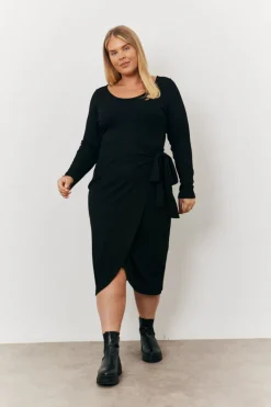 Scoop Neck Ribbed Long Sleeve Bodycon Wrap Midi Dress|In the Style Discount