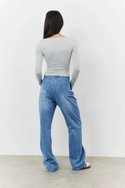 Sculpting Long Sleeve Scoop Neck T-Shirt|Fits Online