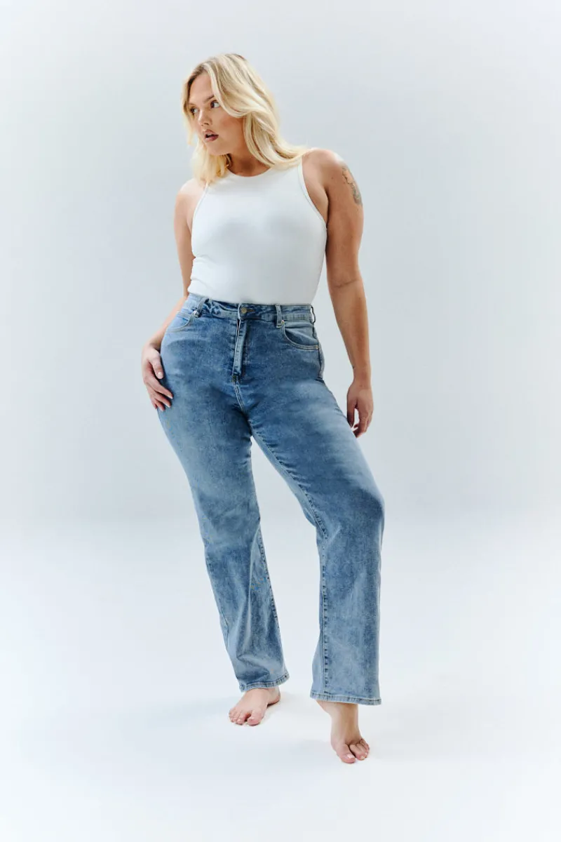 Sienna Straight Leg Jean|In The Style Discount