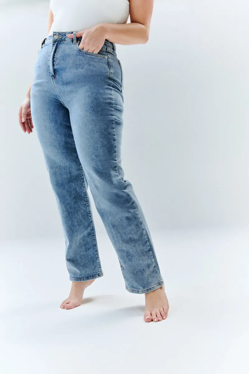 Sienna Straight Leg Jean|In The Style Discount