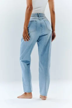 Sofia Straight Mom Jeans|In The Style Clearance
