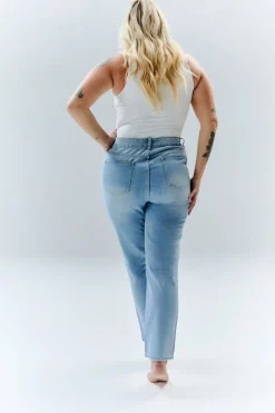 Sofia Straight Mom Jeans|In The Style Clearance
