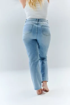 Sofia Straight Mom Jeans|In The Style Clearance