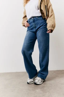 Straight Leg Jeans|In The Style Online