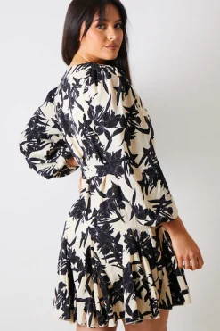 V Neck Balloon Sleeve Godet Mini Dress|In the Style Clearance